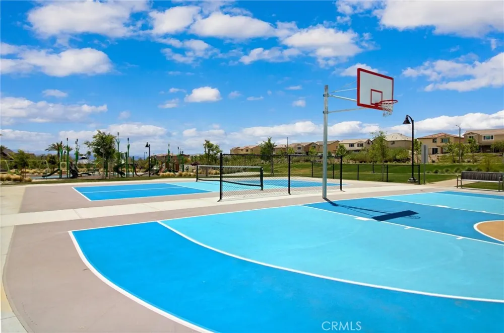 2497 Gunner Ridge Rialto, CA 92377