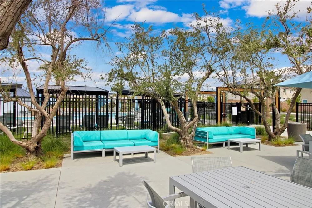 2497 Gunner Ridge Rialto, CA 92377