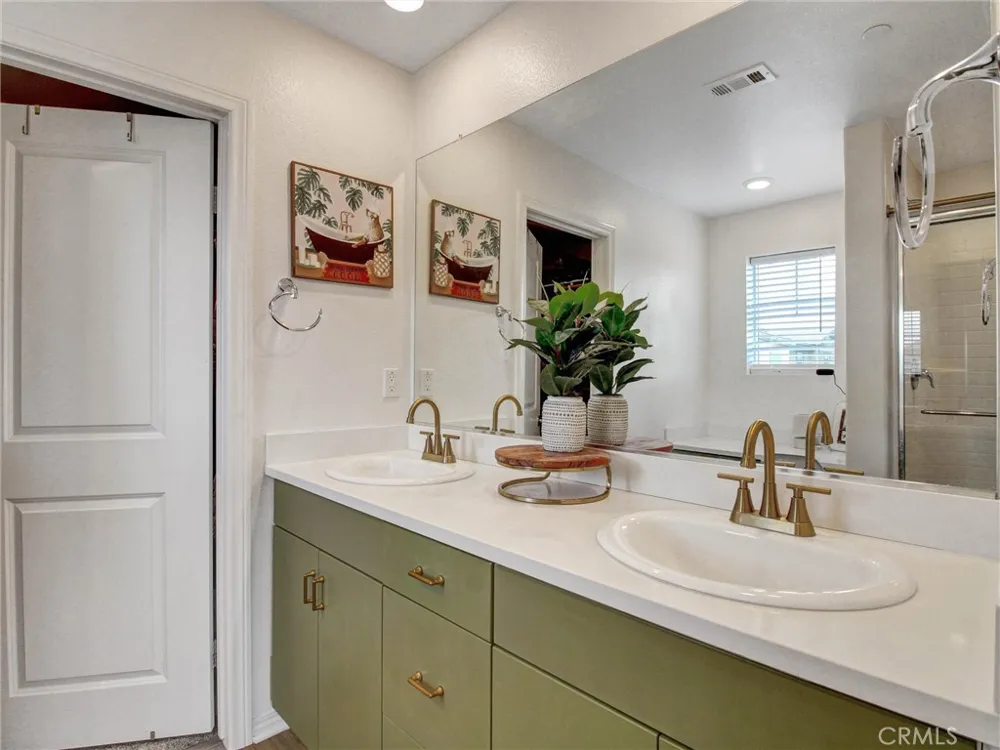 2497 Gunner Ridge Rialto, CA 92377
