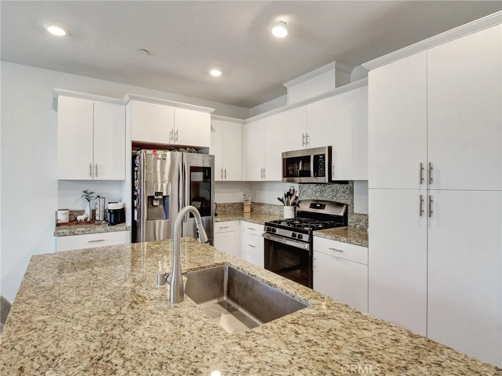 2497 Gunner Ridge Rialto, CA 92377