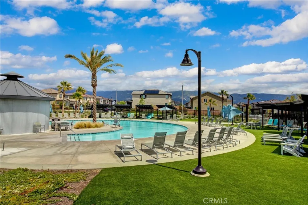 2497 Gunner Ridge Rialto, CA 92377
