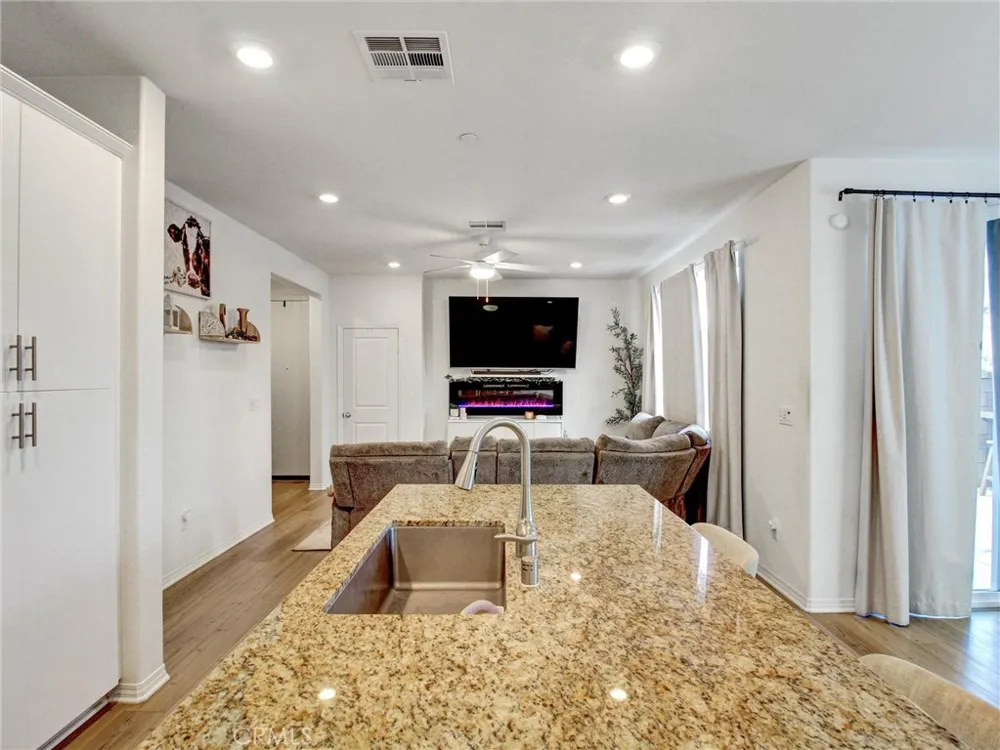 2497 Gunner Ridge Rialto, CA 92377