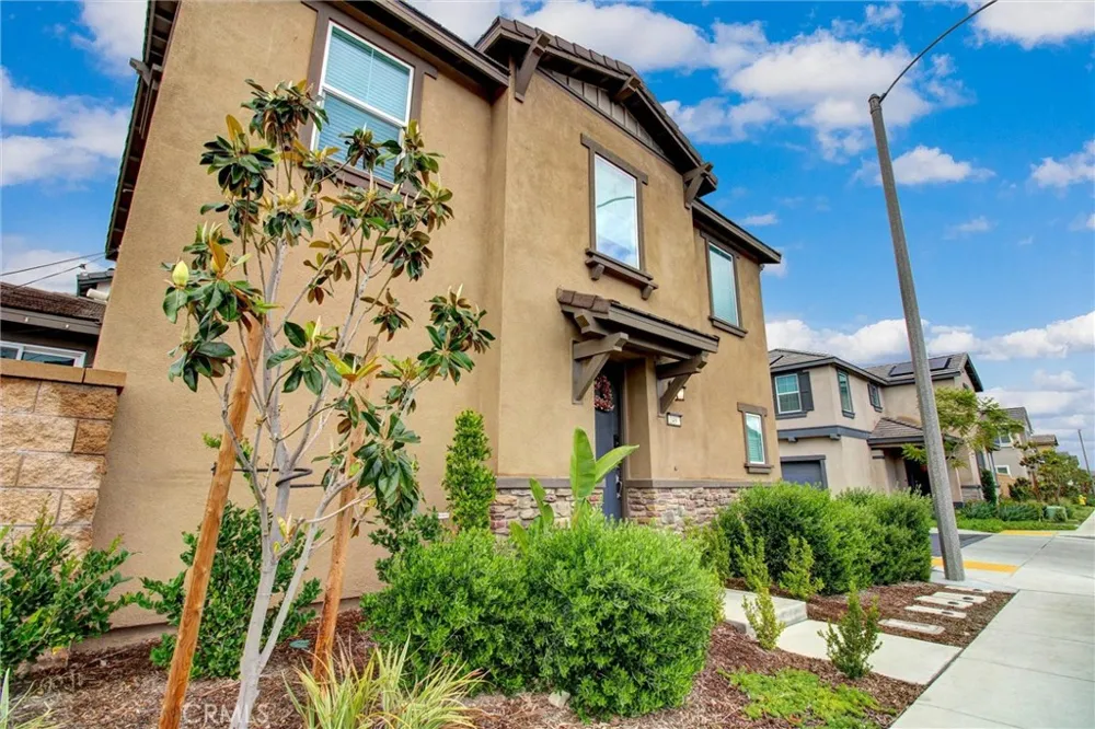2497 Gunner Ridge Rialto, CA 92377