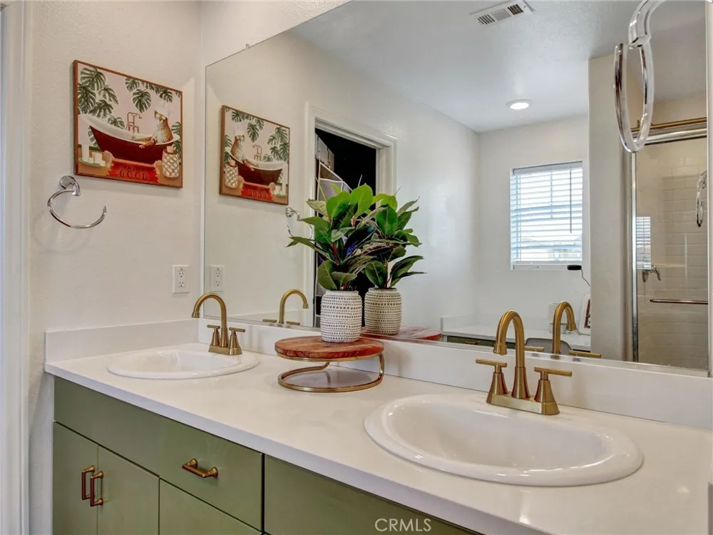 2497 Gunner Ridge Rialto, CA 92377