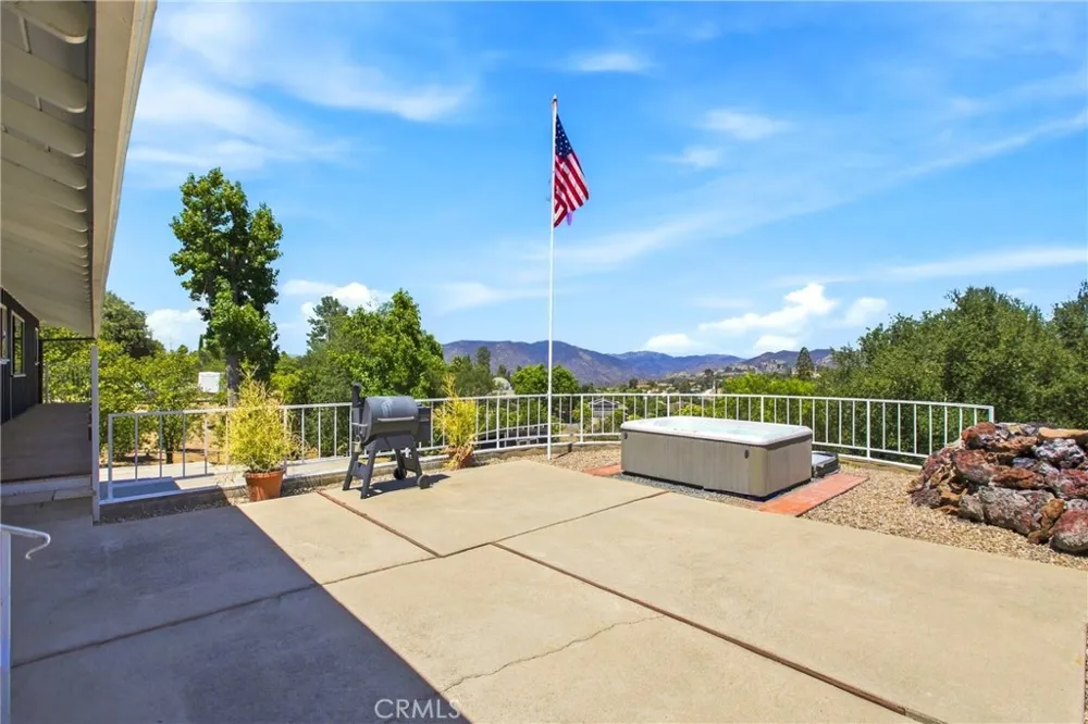 1019 Riverview Drive Fallbrook, CA 92028