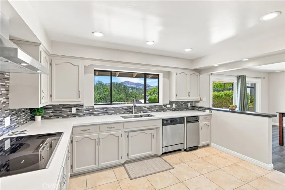 1019 Riverview Drive Fallbrook, CA 92028