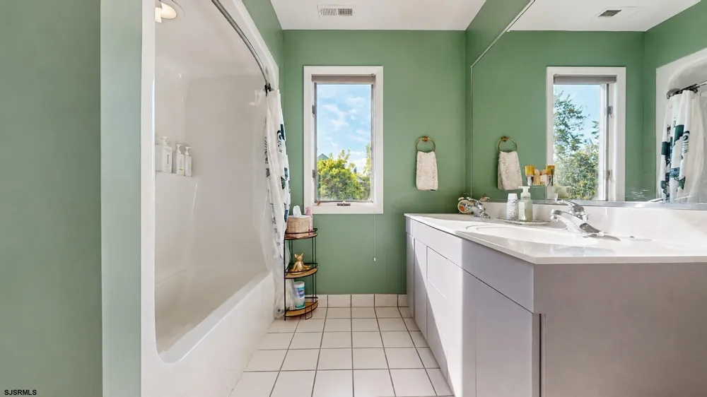 107 Holly Lane Linwood, NJ 08221