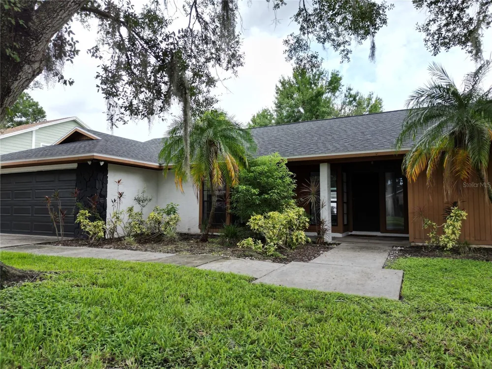 4715 KEMBLE COURT Tampa, FL 33624