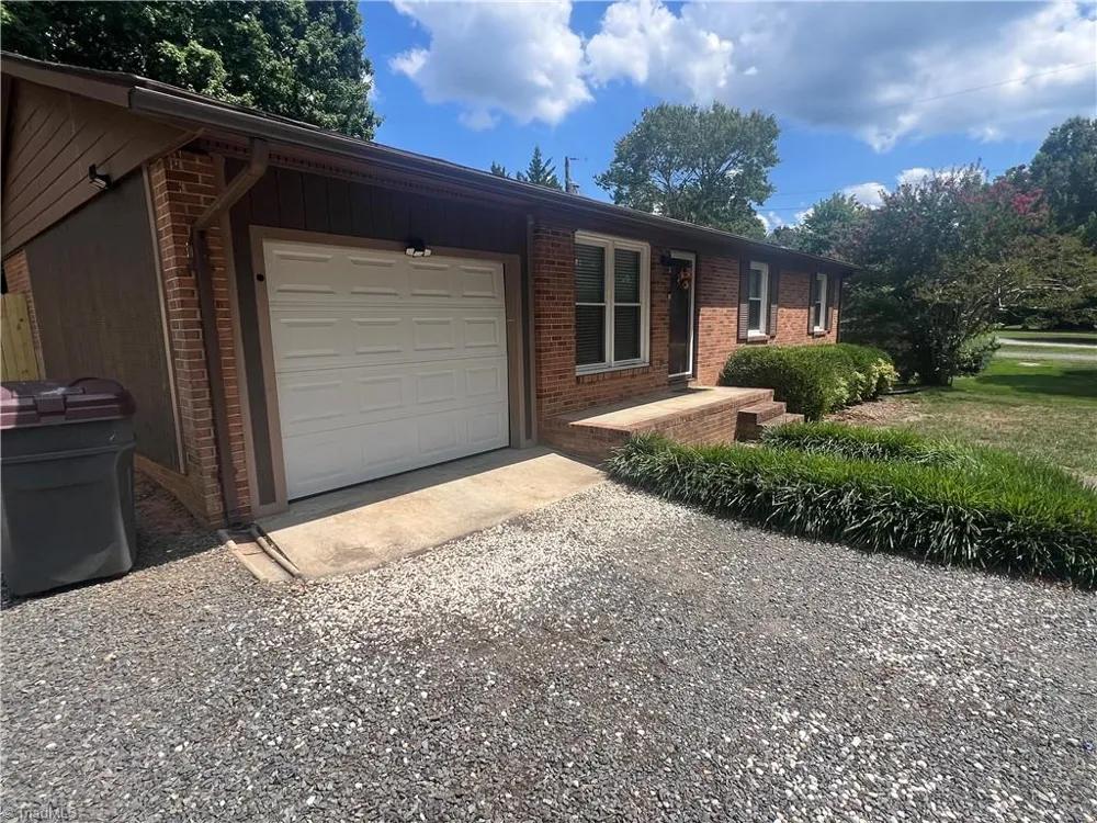 509 Robinhood Road Reidsville, NC 27320