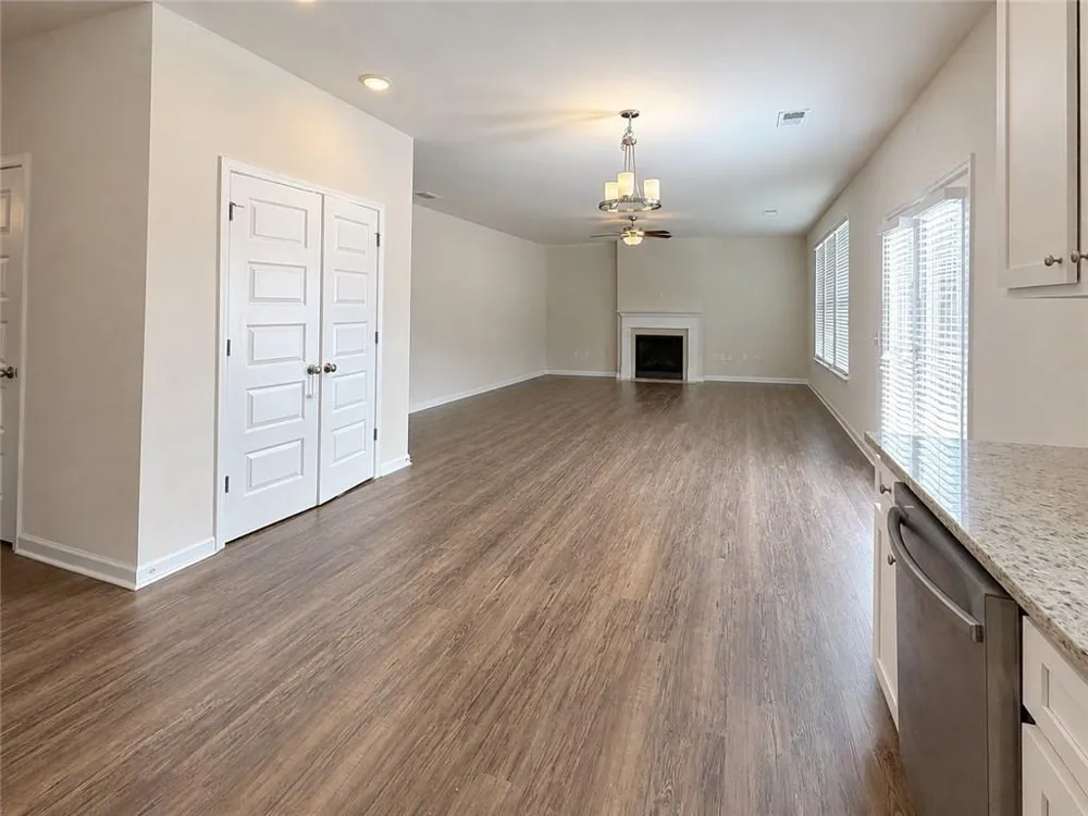 515 McGinnis Circle Calhoun, GA 30701