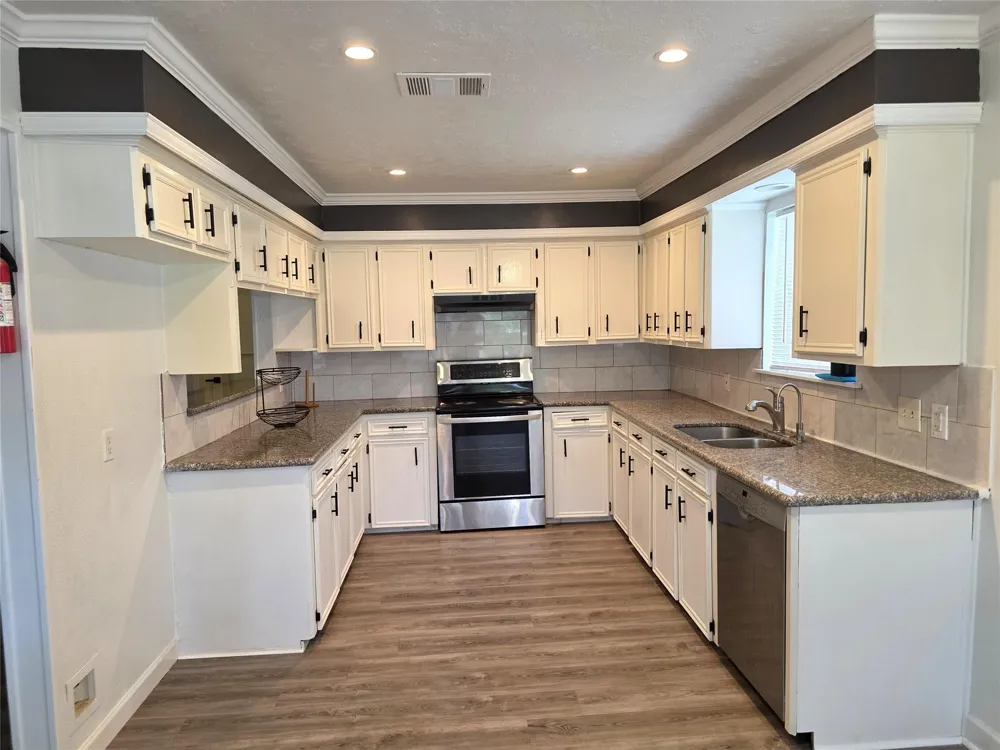 3748 Pin Oak Drive Conroe, TX 77301