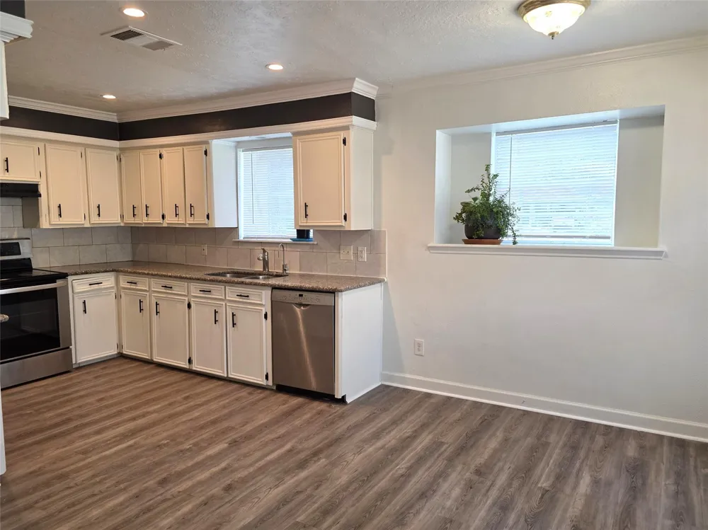 3748 Pin Oak Drive Conroe, TX 77301