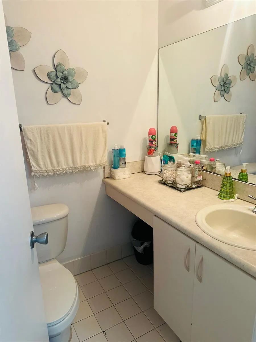 121 HIDDEN CT ROAD #11-C Hollywood, FL 33023