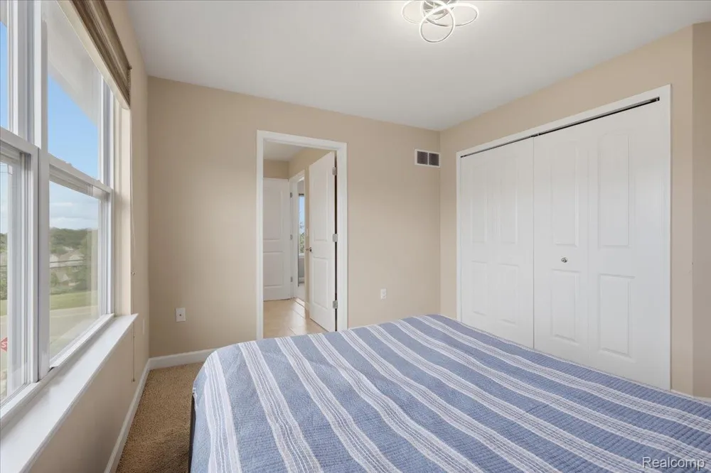 4810 E Stonegate Circle Orion Charter Township, MI 48359