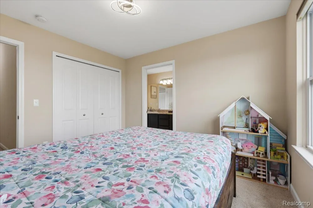 4810 E Stonegate Circle Orion Charter Township, MI 48359