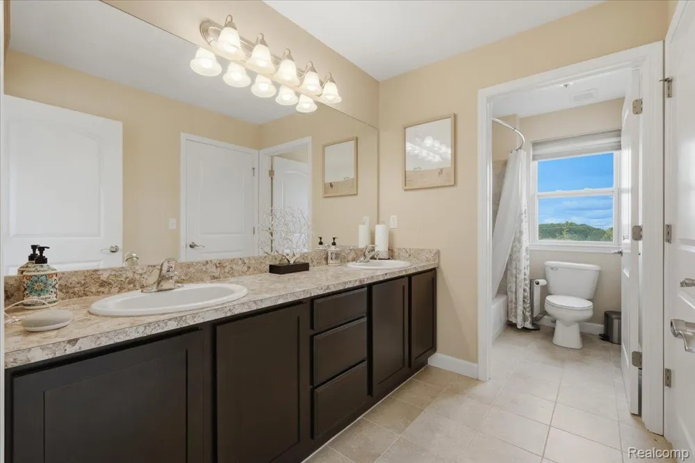 4810 E Stonegate Circle Orion Charter Township, MI 48359