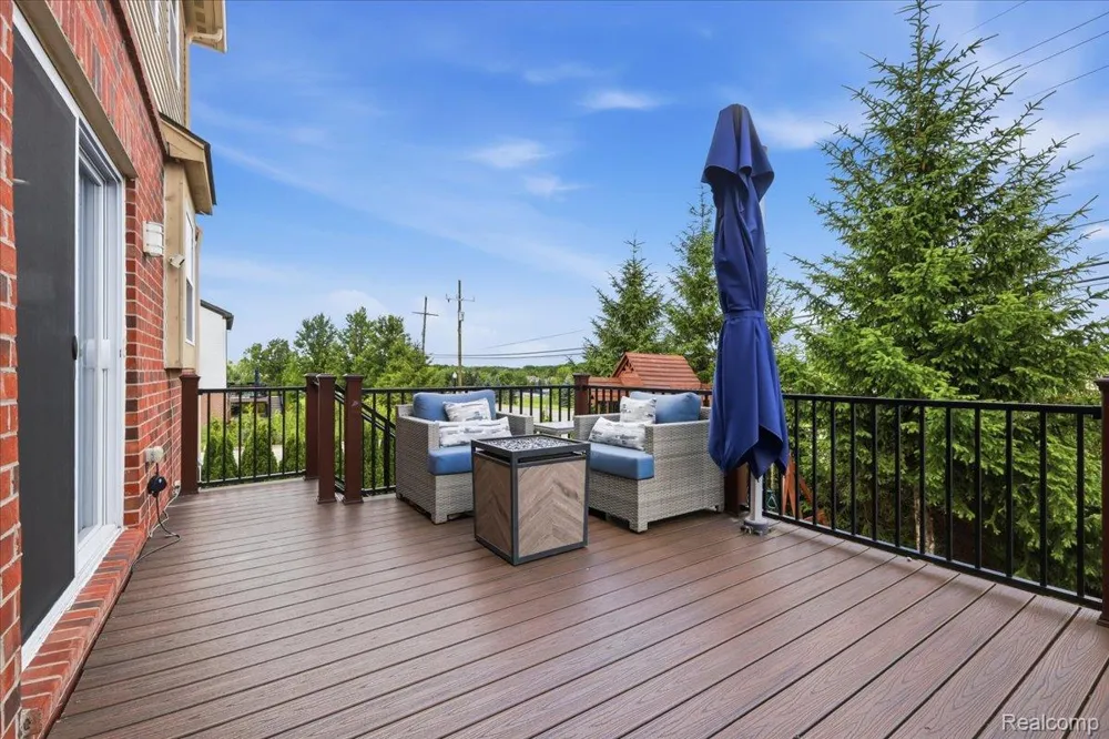 4810 E Stonegate Circle Orion Charter Township, MI 48359