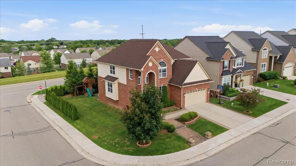 4810 E Stonegate Circle Orion Charter Township, MI 48359