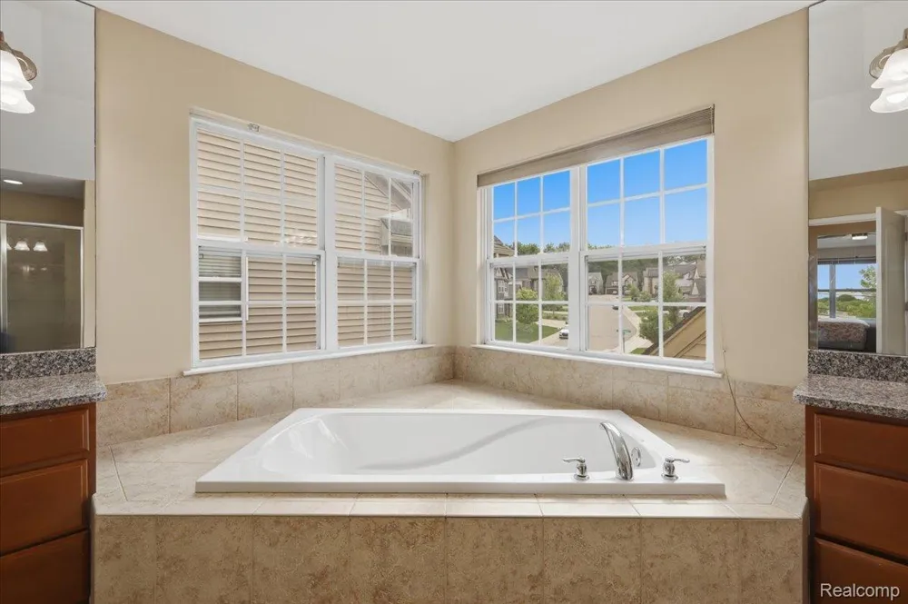 4810 E Stonegate Circle Orion Charter Township, MI 48359