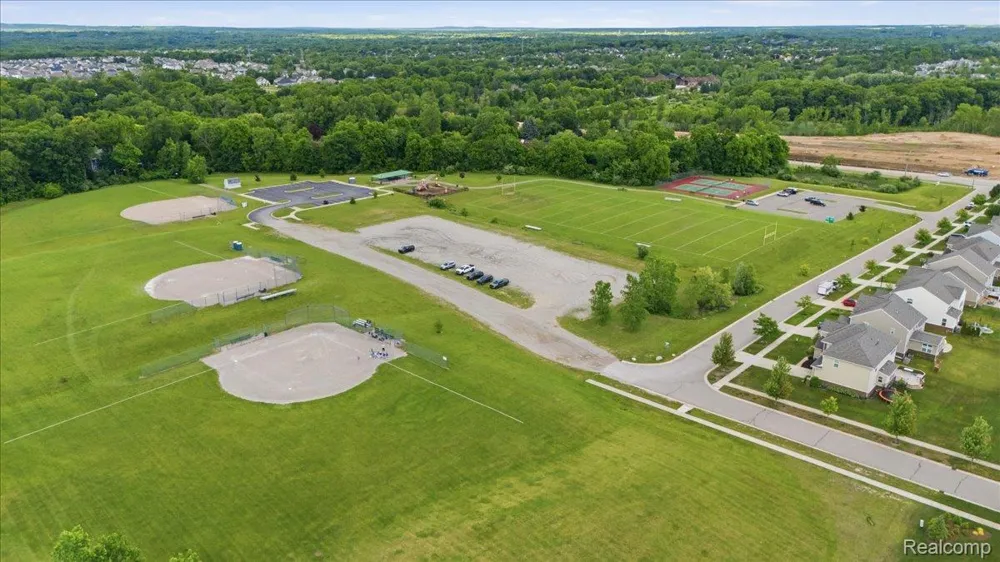 4810 E Stonegate Circle Orion Charter Township, MI 48359