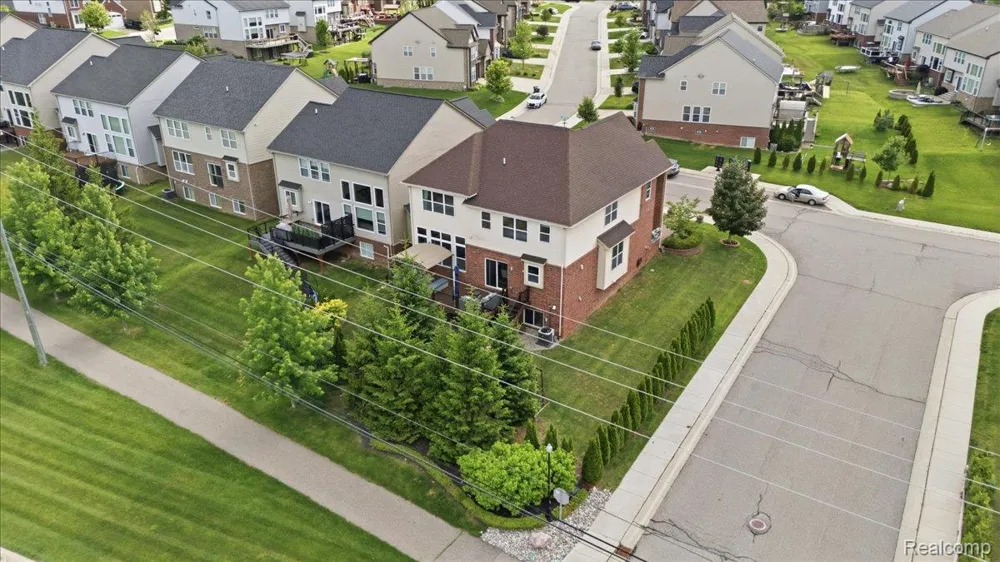 4810 E Stonegate Circle Orion Charter Township, MI 48359