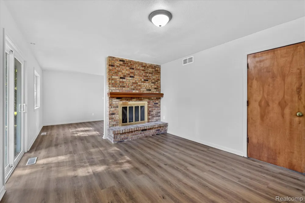 3461 Maple Drive Ypsilanti City, MI 48197