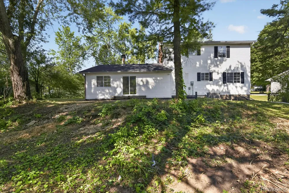 3461 Maple Drive Ypsilanti City, MI 48197