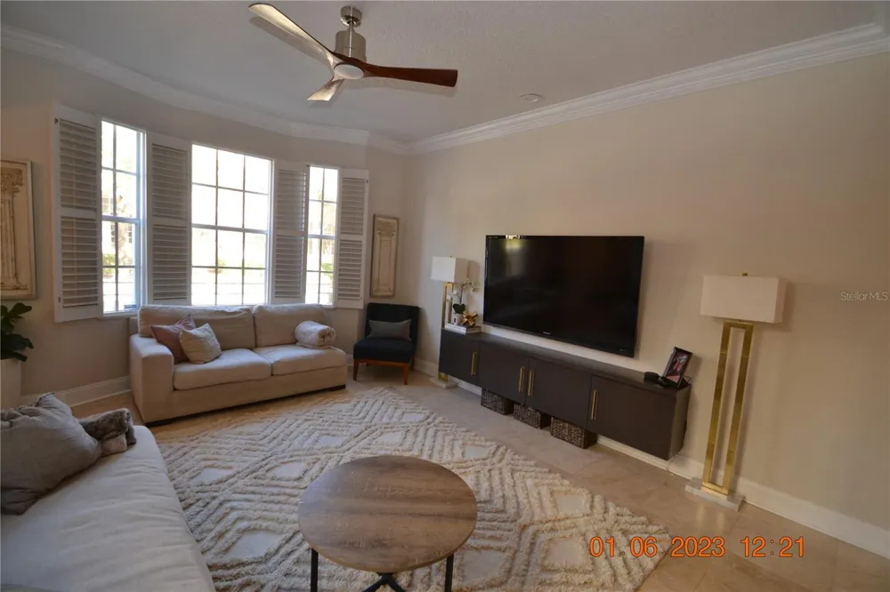 2405 VICTORIA GARDENS LANE #2405 Tampa, FL 33609