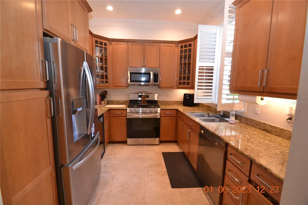 2405 VICTORIA GARDENS LANE #2405 Tampa, FL 33609
