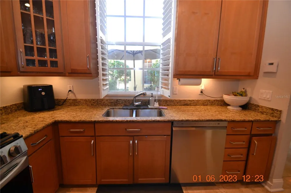 2405 VICTORIA GARDENS LANE #2405 Tampa, FL 33609