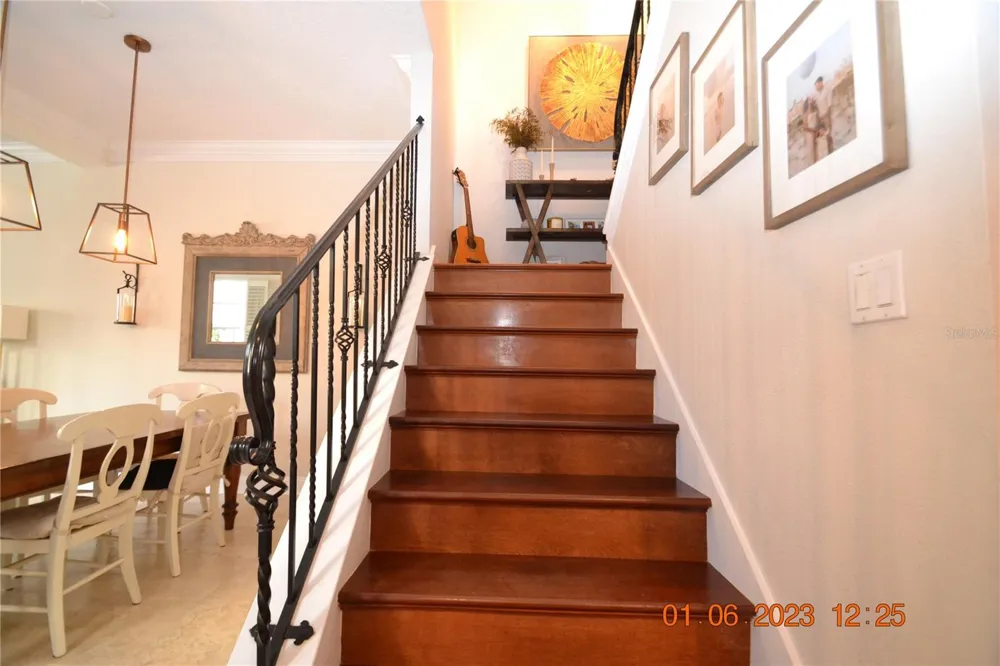 2405 VICTORIA GARDENS LANE #2405 Tampa, FL 33609