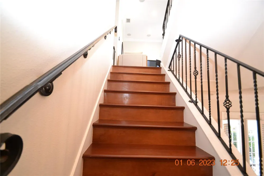 2405 VICTORIA GARDENS LANE #2405 Tampa, FL 33609