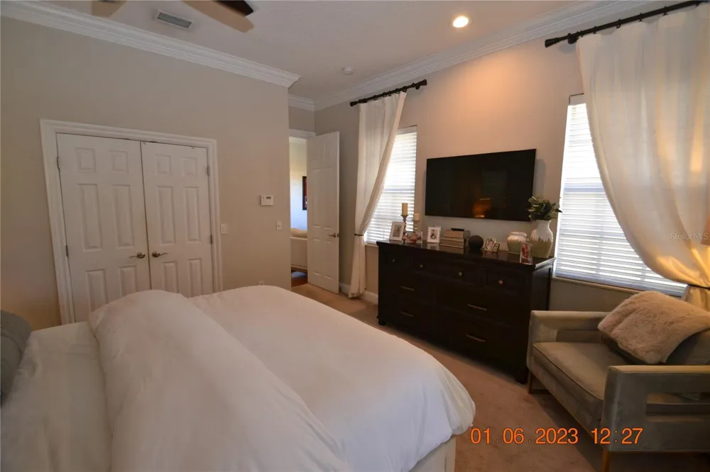 2405 VICTORIA GARDENS LANE #2405 Tampa, FL 33609