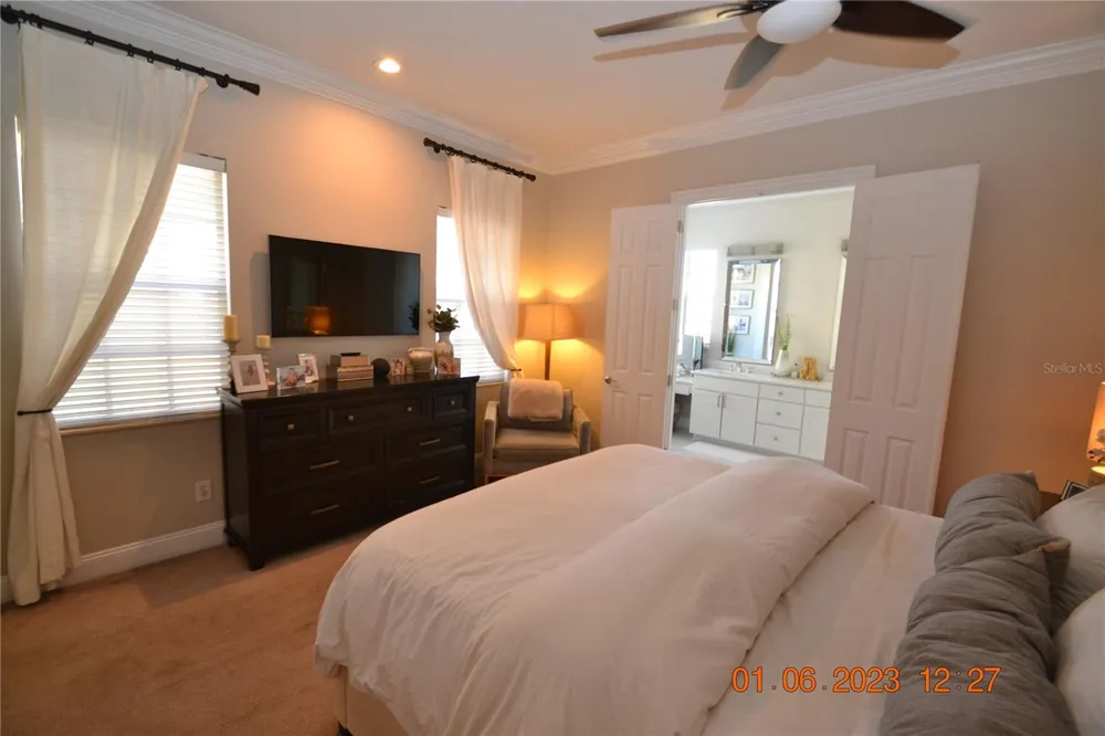 2405 VICTORIA GARDENS LANE #2405 Tampa, FL 33609