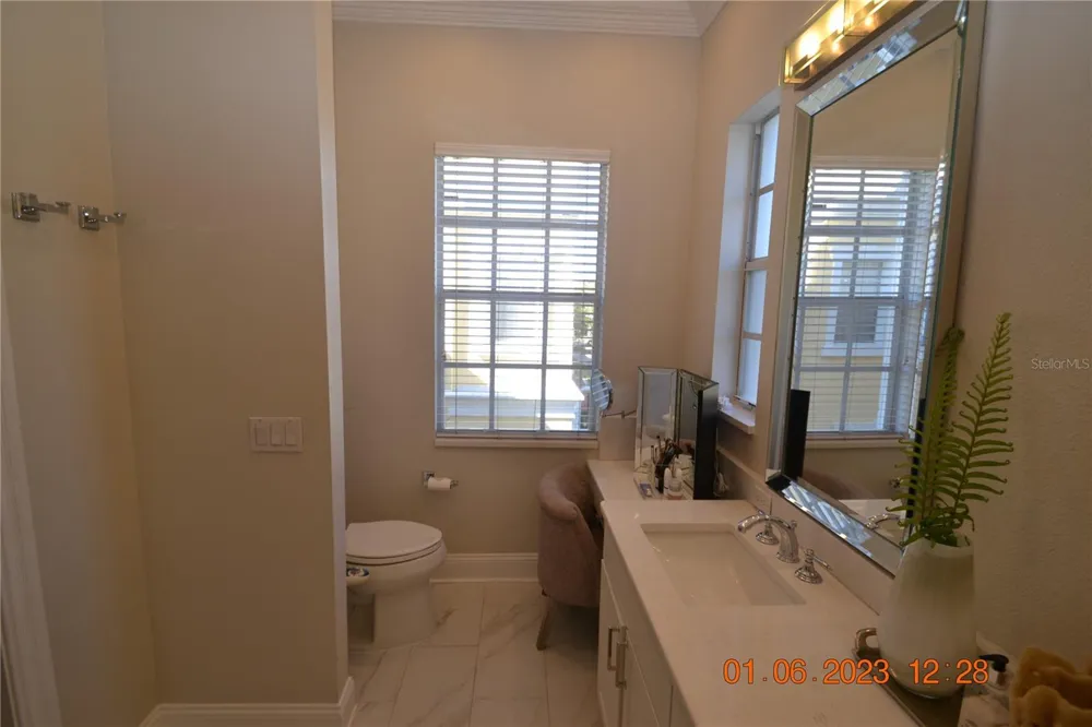 2405 VICTORIA GARDENS LANE #2405 Tampa, FL 33609