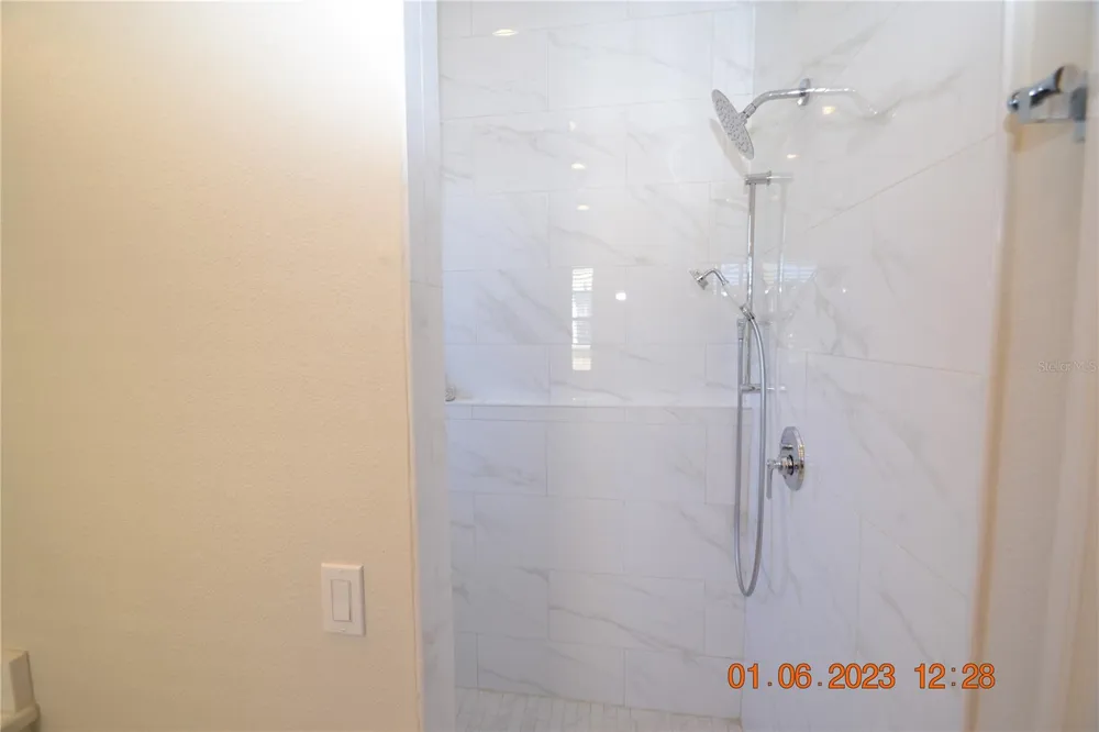 2405 VICTORIA GARDENS LANE #2405 Tampa, FL 33609