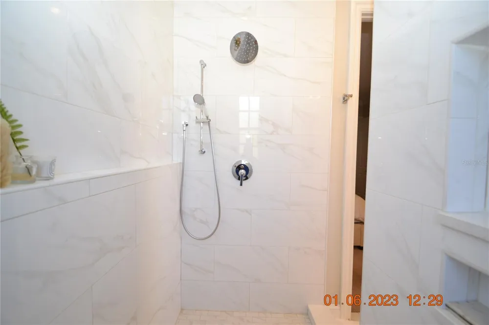 2405 VICTORIA GARDENS LANE #2405 Tampa, FL 33609