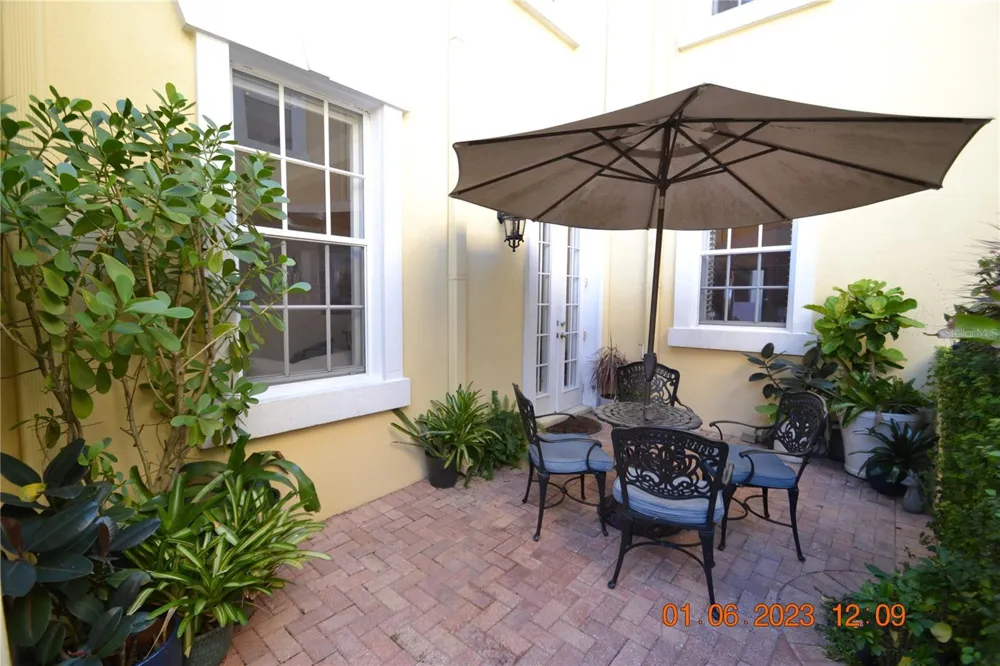 2405 VICTORIA GARDENS LANE #2405 Tampa, FL 33609