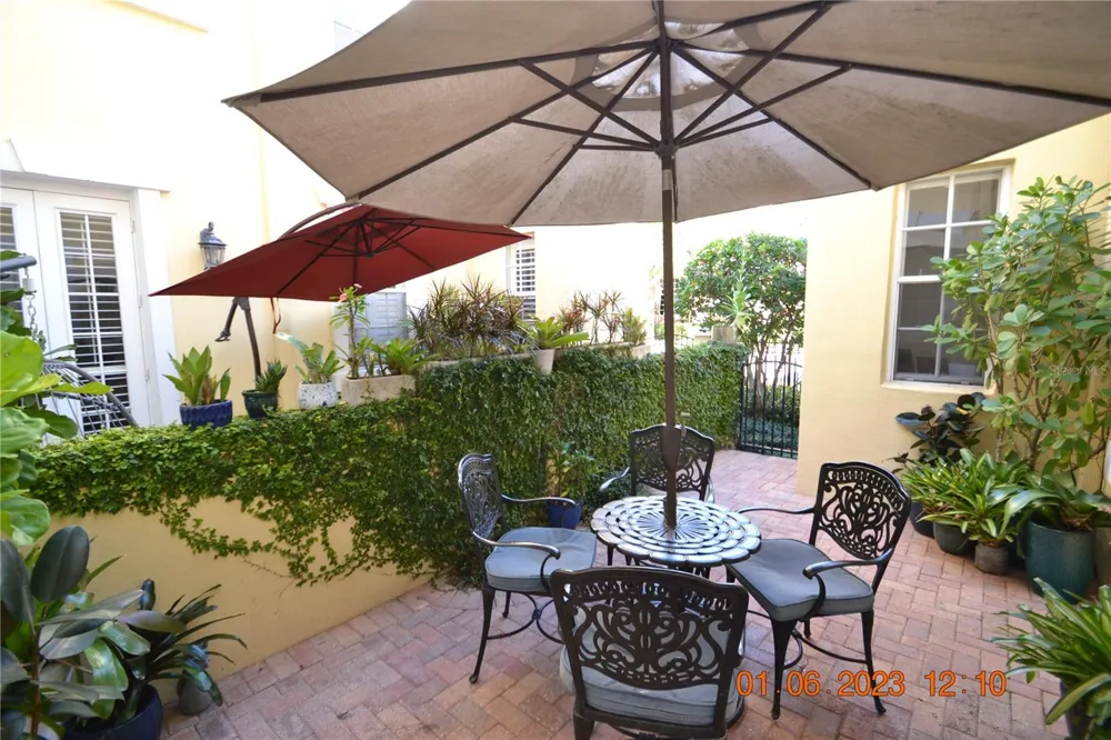 2405 VICTORIA GARDENS LANE #2405 Tampa, FL 33609