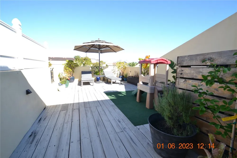 2405 VICTORIA GARDENS LANE #2405 Tampa, FL 33609
