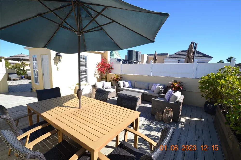 2405 VICTORIA GARDENS LANE #2405 Tampa, FL 33609