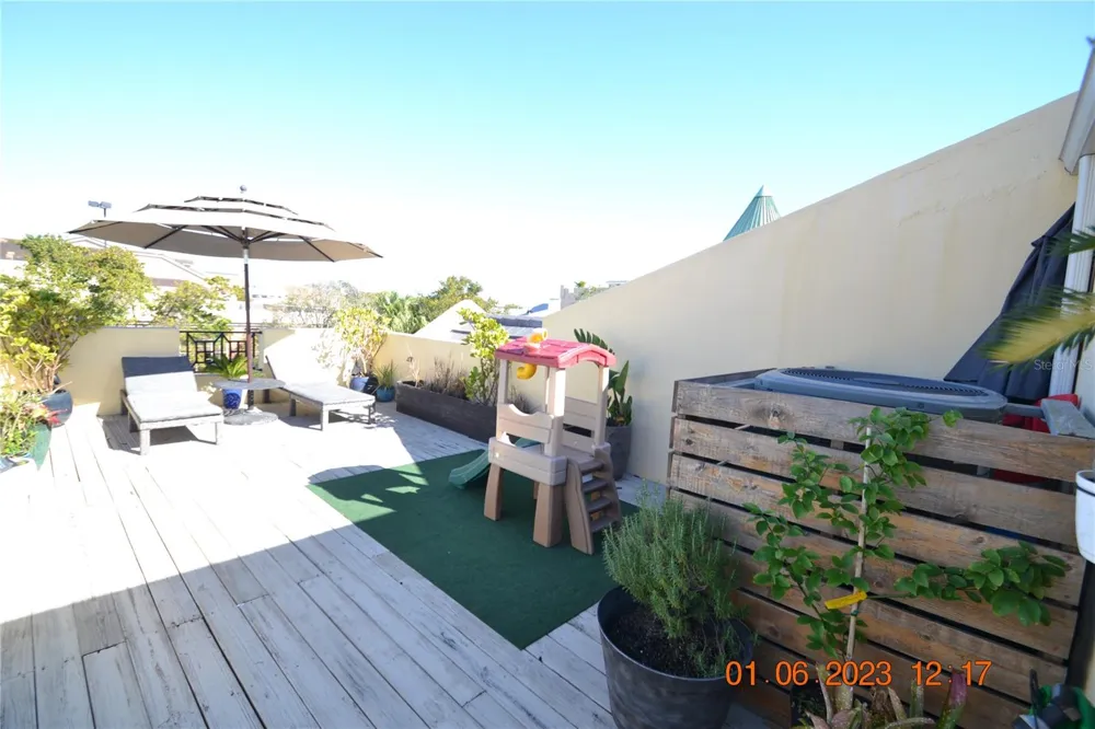2405 VICTORIA GARDENS LANE #2405 Tampa, FL 33609
