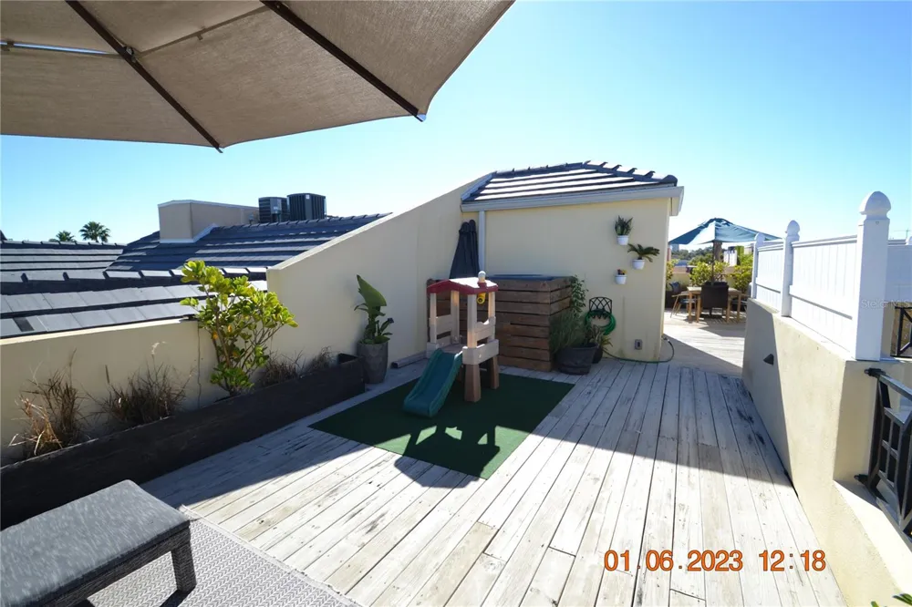 2405 VICTORIA GARDENS LANE #2405 Tampa, FL 33609