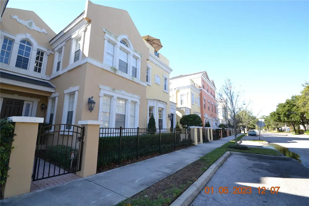 2405 VICTORIA GARDENS LANE #2405 Tampa, FL 33609