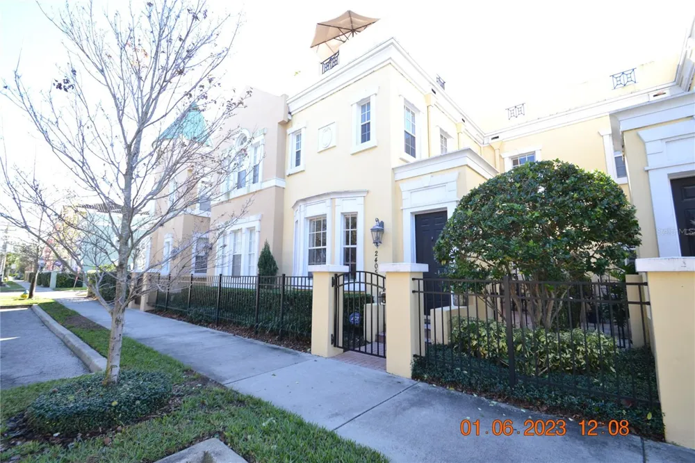 2405 VICTORIA GARDENS LANE #2405 Tampa, FL 33609