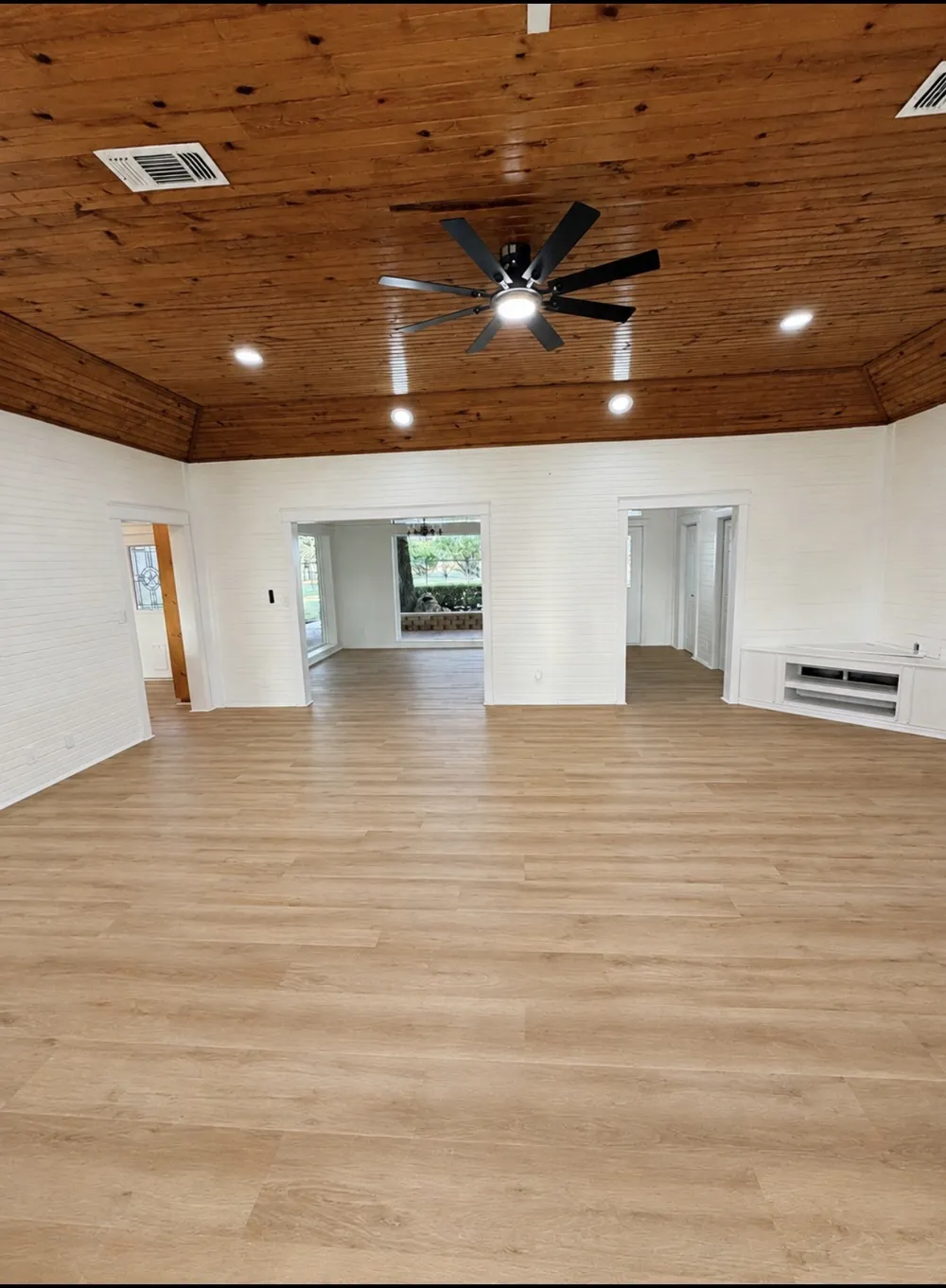 648 County Road 1591 Sunset, TX 76270