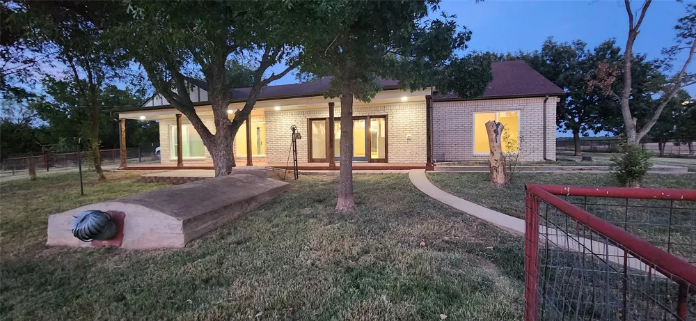 648 County Road 1591 Sunset, TX 76270