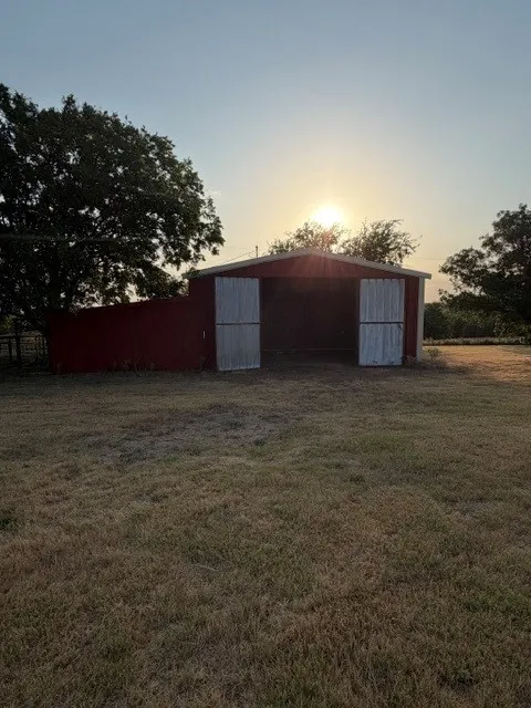648 County Road 1591 Sunset, TX 76270