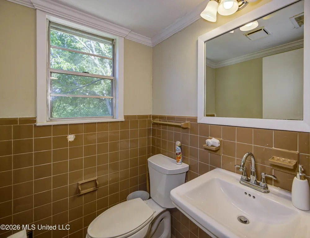 101 Colonial Drive Vicksburg, MS 39180
