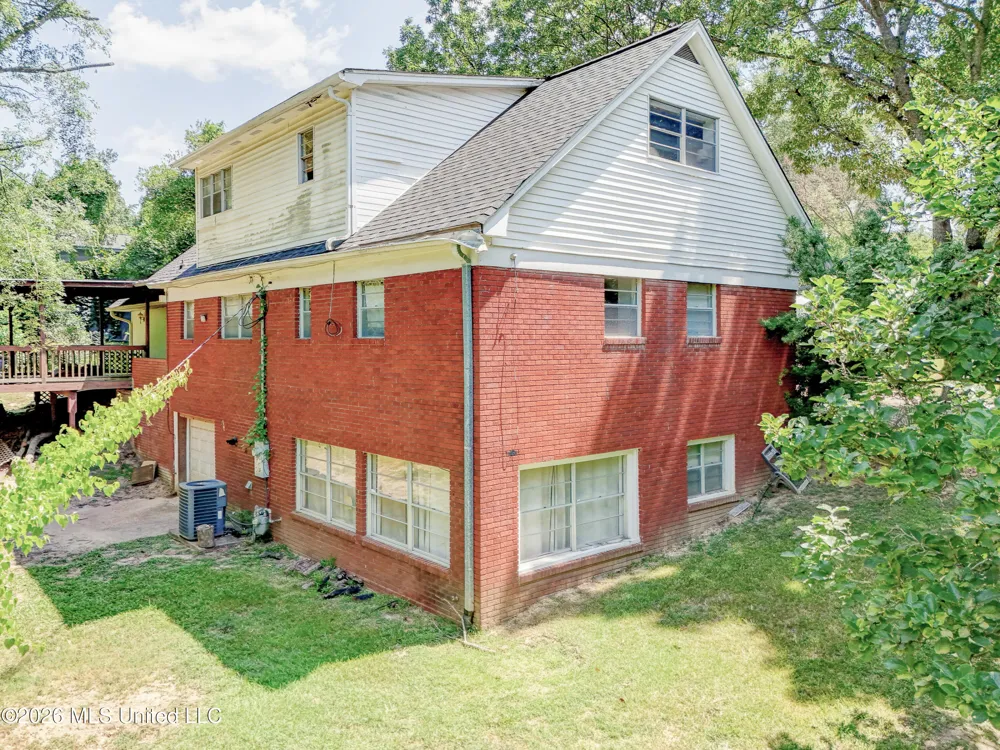 101 Colonial Drive Vicksburg, MS 39180